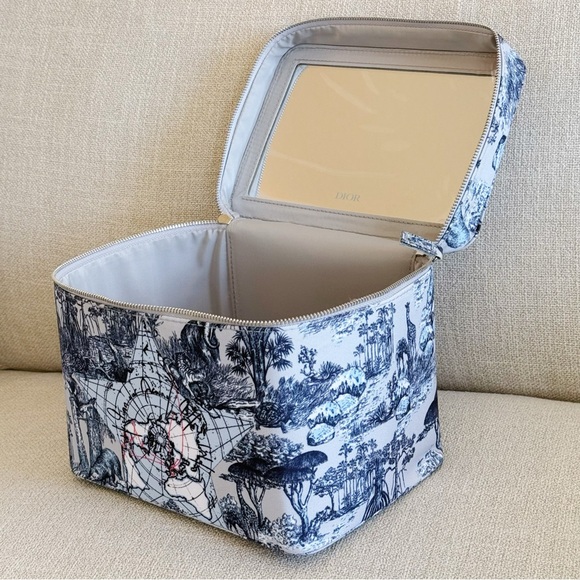 Dior Around The World Blue Makeup Box - Picture 4 of 9